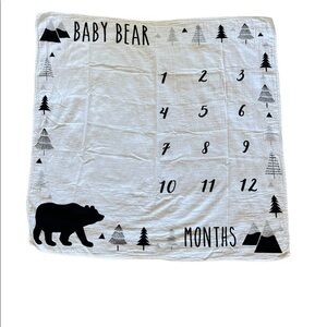 Pondering Pine Baby Bear White and black organic cotton growth chart blanket